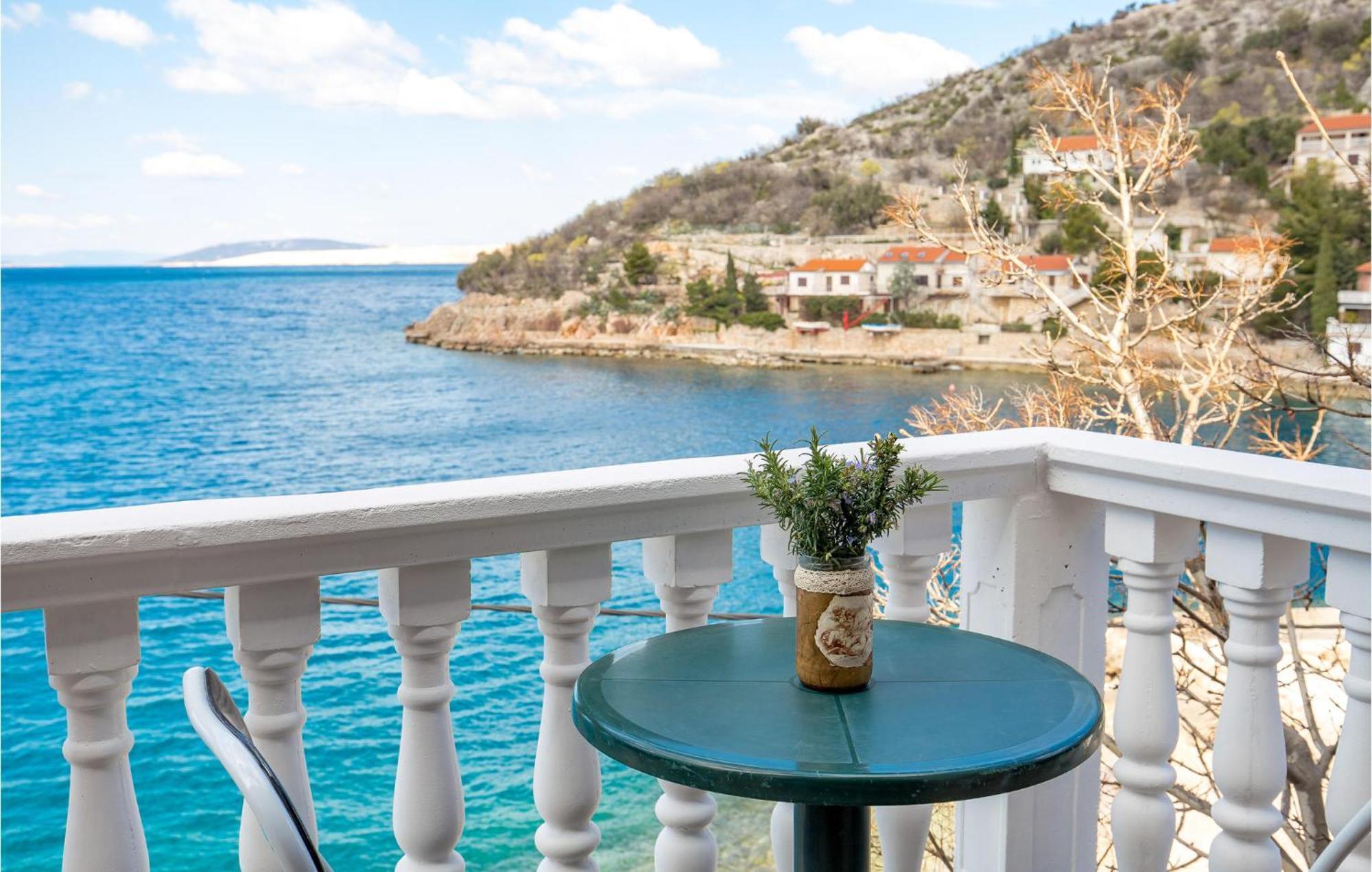 Cozy Apartment In Starigrad With House Sea View Kültér fotó